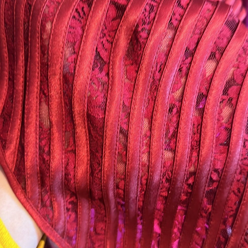 Moshita red shrug capelet - Picture 4 of 5